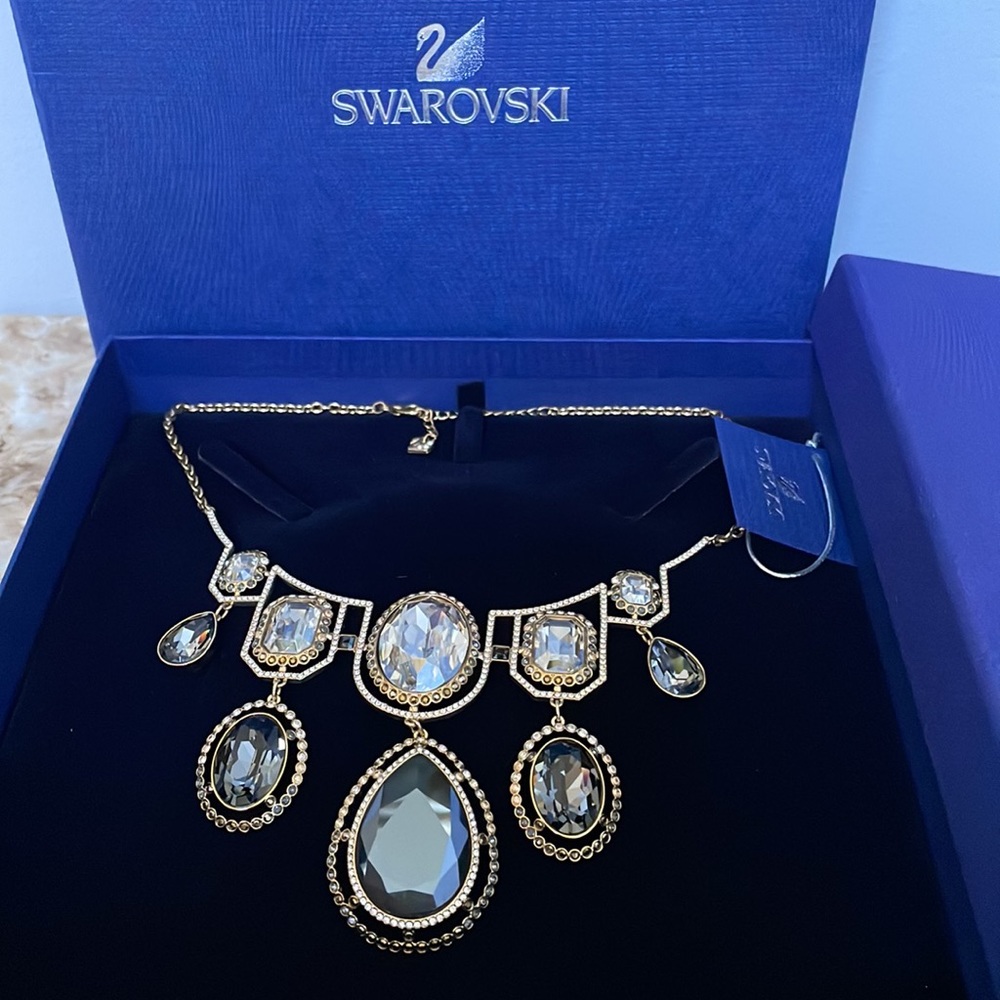 Authentic Stunning Statement Swarovski Necklace ❤️